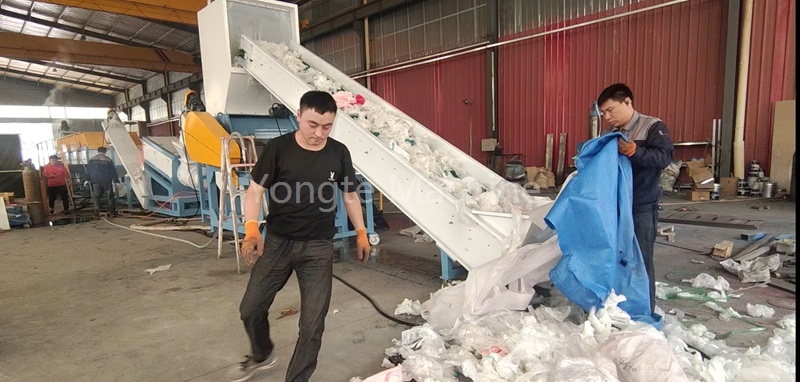 Echipamentul de reciclare a foliei de plastic Yongte a trecut cu succes de inspecția de acceptare