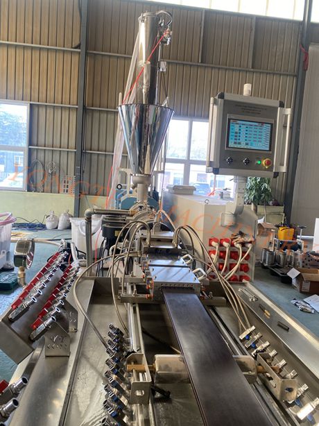 Mașini din plastic Yongte: Conducerea industriei pardoselilor WPC către noi înălțimi