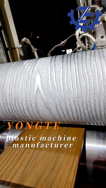 Mașinile din plastic Yongte împuternicesc industria pardoselilor din lemn și cultivă profund piața europeană și americană de protecție a mediului.