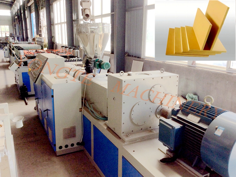 Board de spumă de crustă din PVC inovează aplicații de baie, echipamente de mașini din plastic Yongte conduce actualizarea tehnologiei de producție