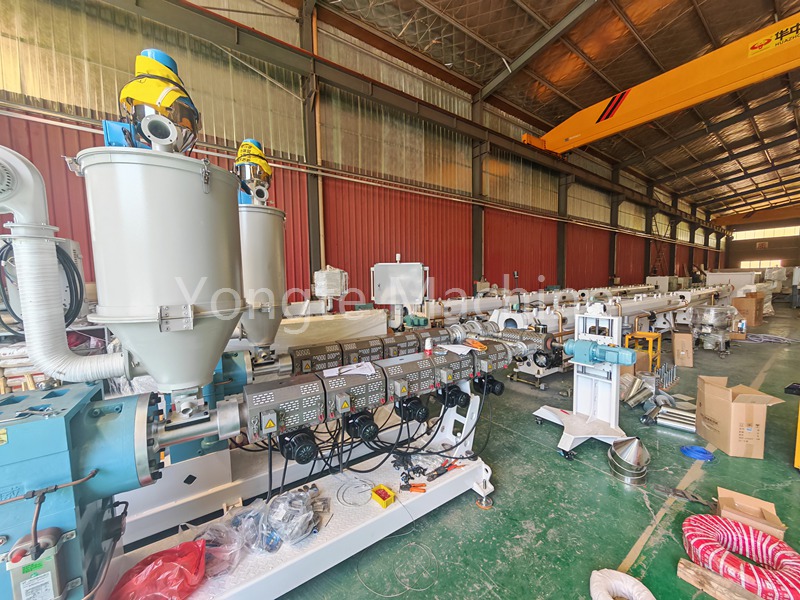 Mașină de fabricare a conductelor PPR cu trei straturi pentru clientul Algeria