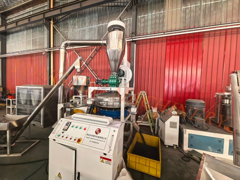 Mașinile de plastic Yongte sparge decalajul în procesarea pulberii de cauciuc: reducerea costurilor și creșterea eficienței