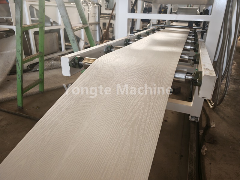 Mașina de podea LVT a fost testată cu succes