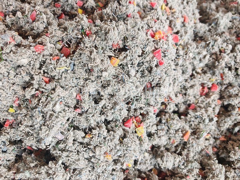 Yongte lansează o mașină inovatoare de acoperire WPC, care transformă deșeurile de haine în materiale de construcție ecologice