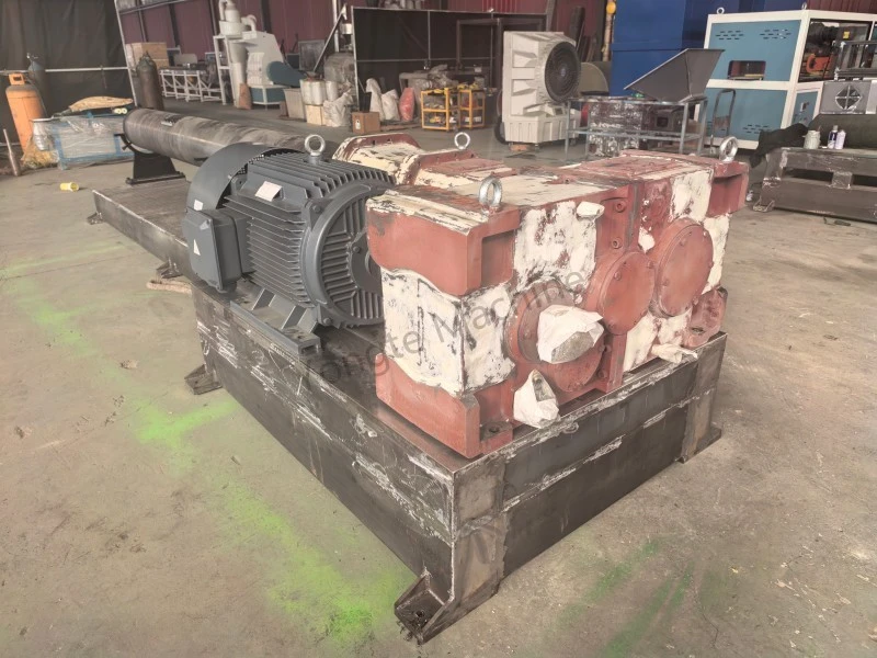 Ansamblu de extrudere paralele cu două șuruburi de înaltă eficiență pentru reciclarea deșeurilor de film de plastic