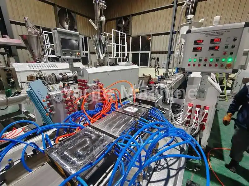 Extruder de cherestea de plastic