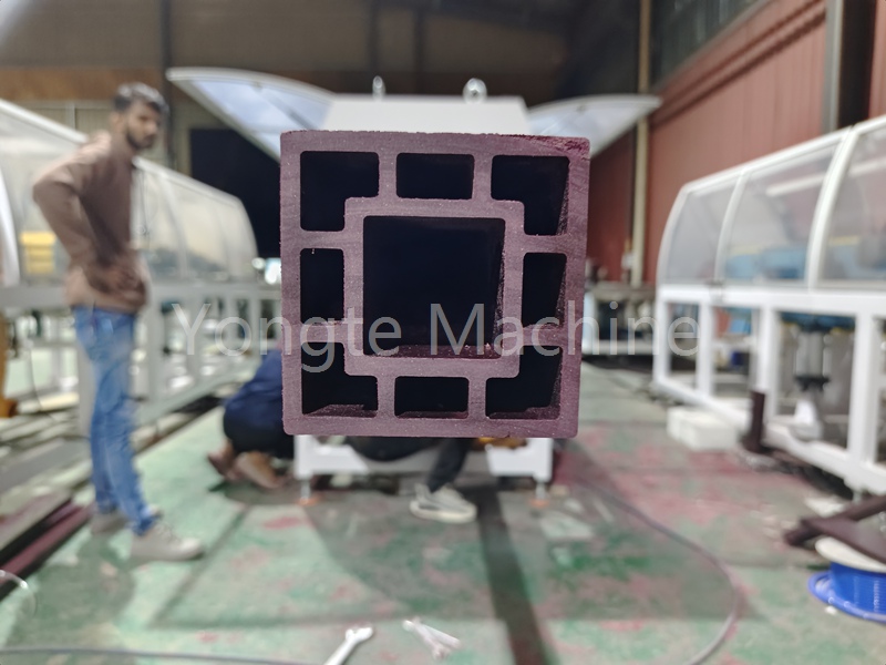 Mașină de fabricat stâlp de gard WPC