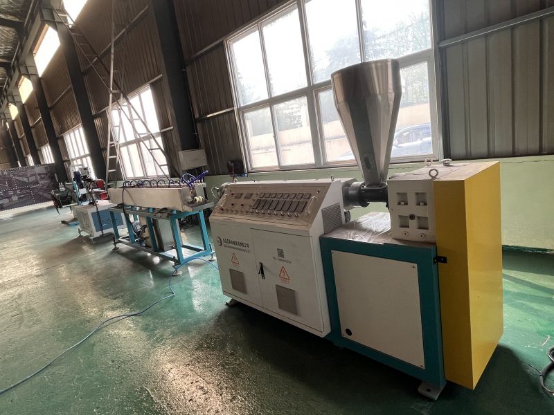 Povestea de succes a mașinii noastre de fabricat furtunuri de cauciuc din China