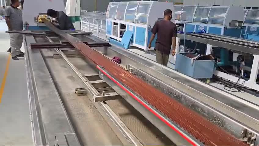 Echipamentul nostru WPC Yongte a fost instalat și depanat cu succes în fabrica de clienți indieni