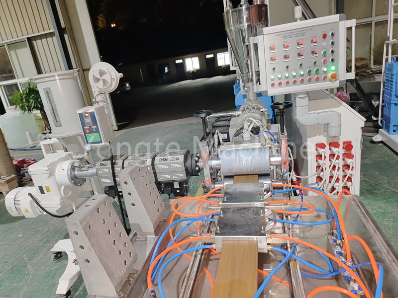 Cum se rezolvă problema culorii neuniforme în stratul de co-extrudare al profilului WPC?