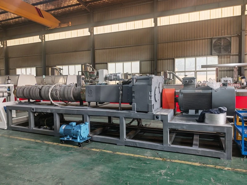 92/188 Extruder conic cu două șuruburi pentru producția de plăci WPC
