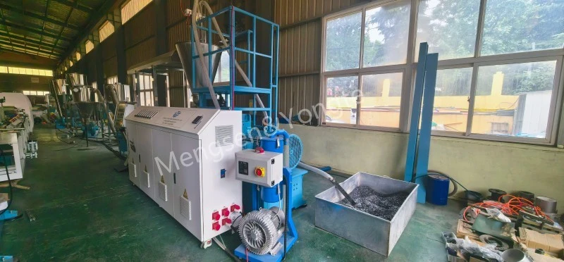 Granulator de lemn plastic de înaltă performanță pentru clienții europeni