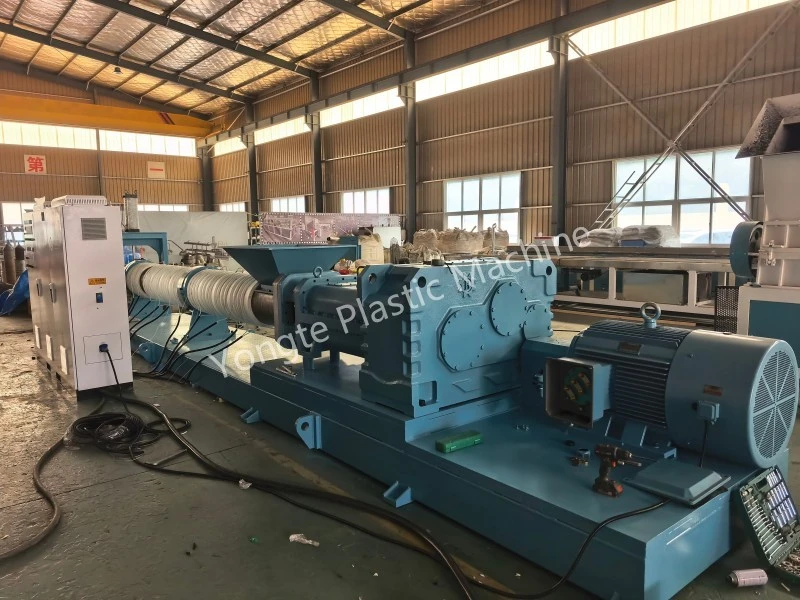 Extruder de reciclare cu două șuruburi paralele de 210 mm pentru Africa