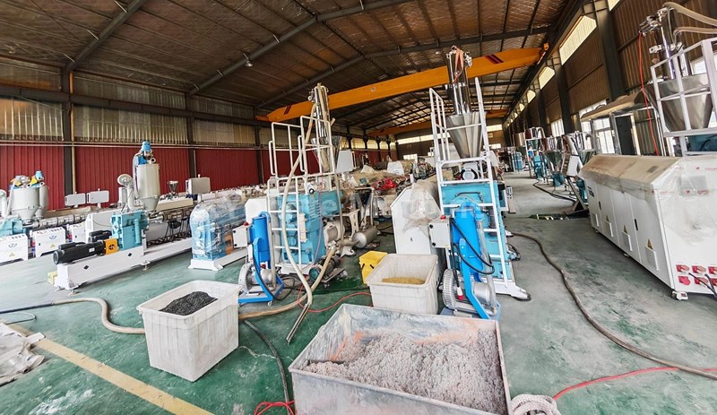 Linie automată de producție pentru uși WPC